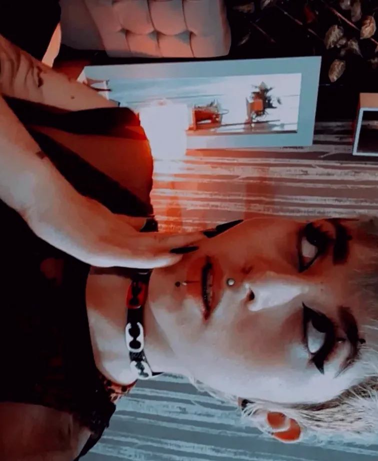 Aurora, 27