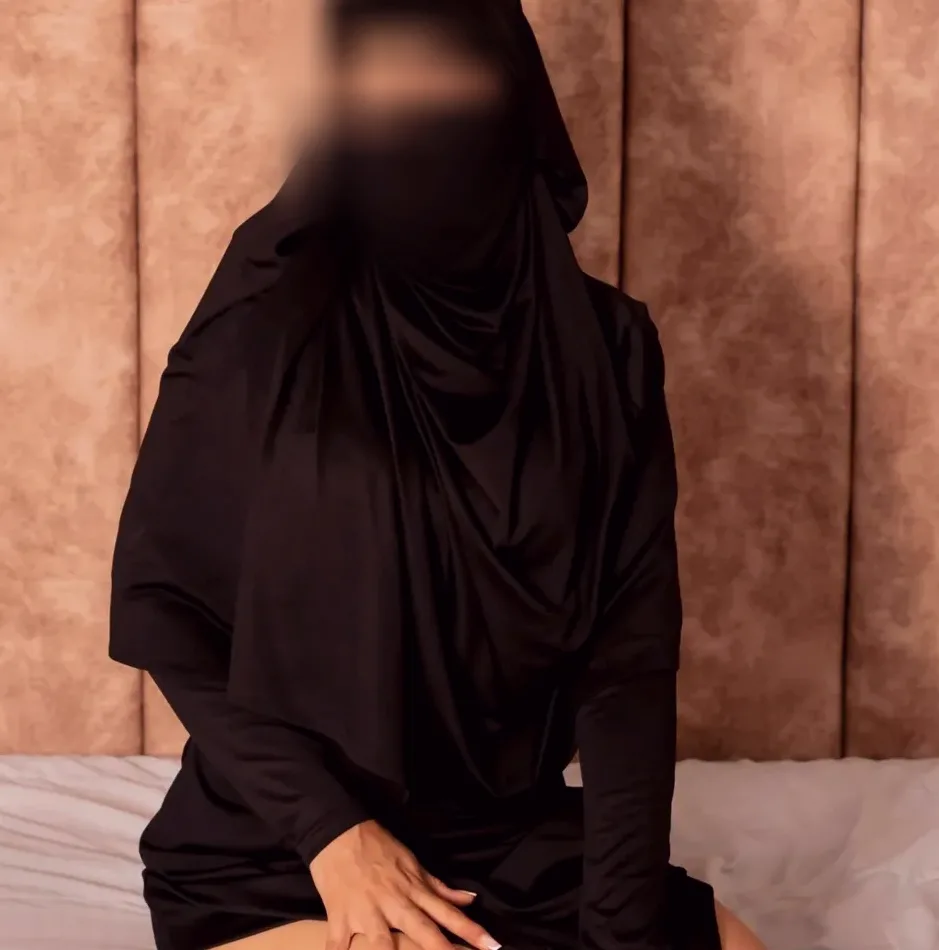 Iman, 35